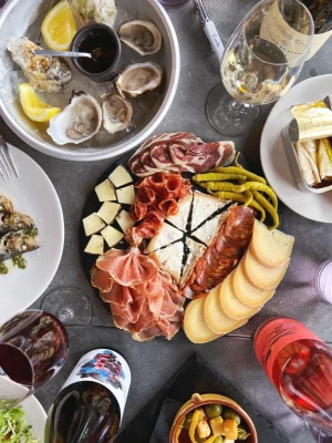 Dedalus Wine Shop, Market & Bakery