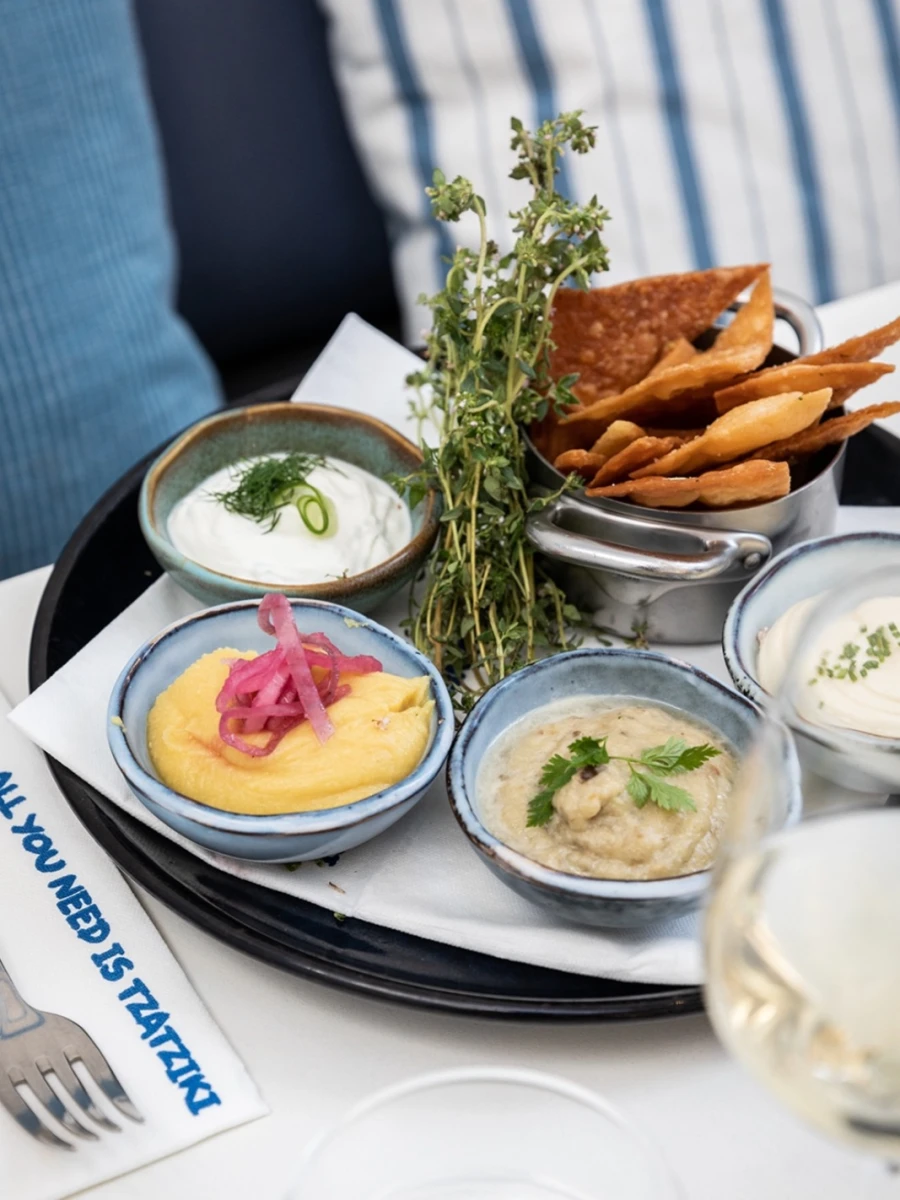 Yaya Secrétan - Restaurant Grec & Bar à cocktails