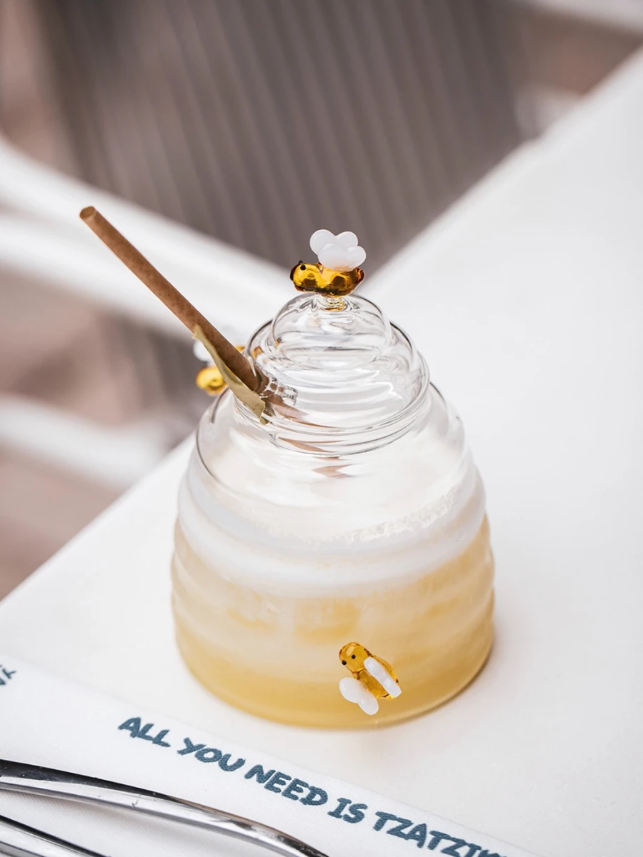 Yaya Secrétan - Restaurant Grec & Bar à cocktails