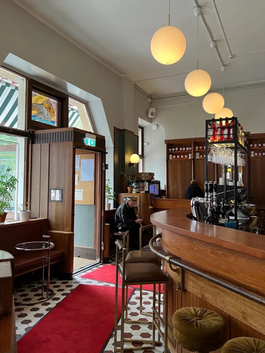 Viinibaari Apotek / Wine Bar Apotek