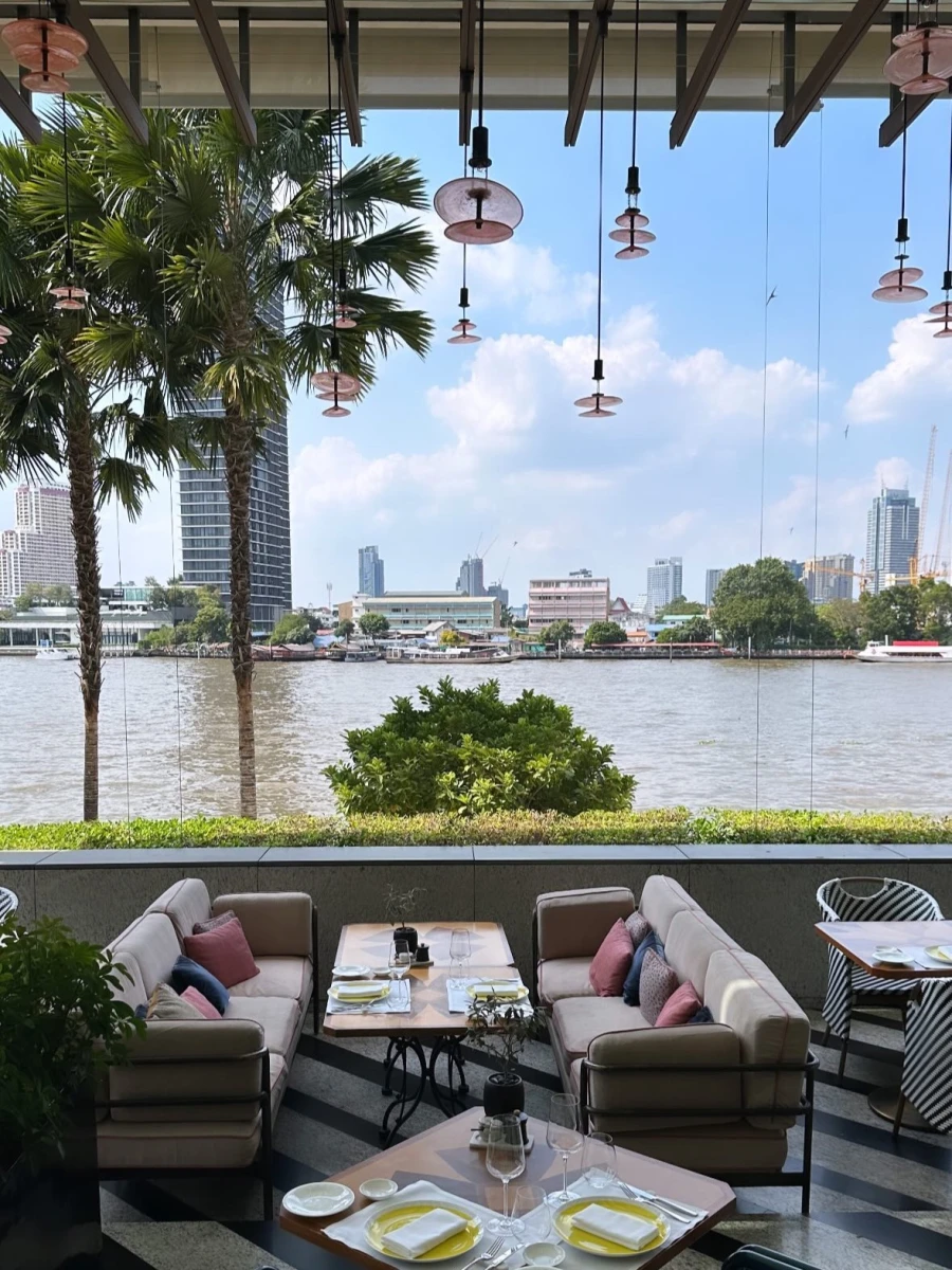 Four Seasons Hotel Bangkok at Chao Phraya River