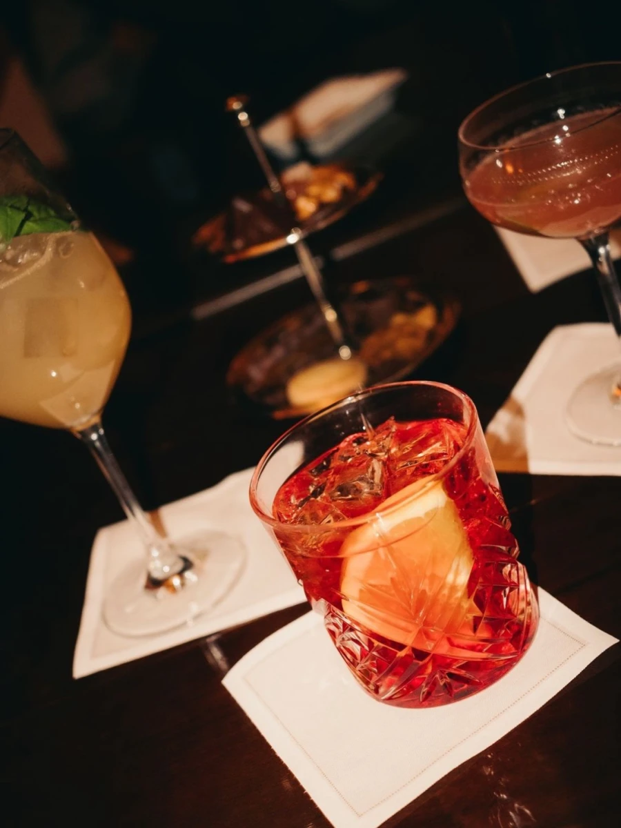 Renaissance Bar