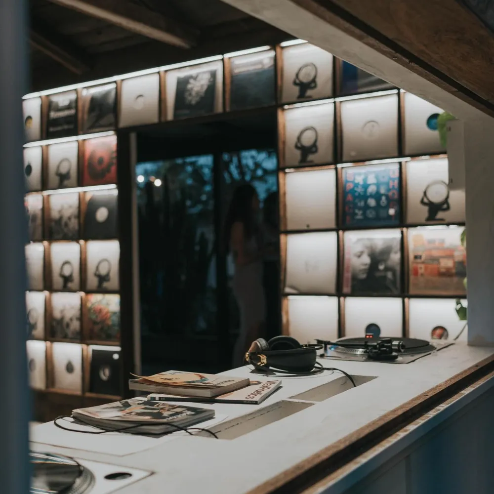 Flo Records - Vinyl Record Store