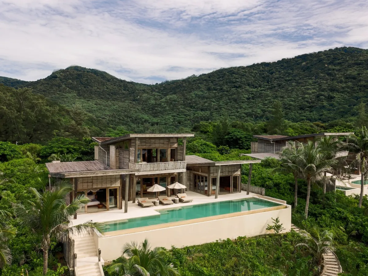 Six senses con Dao