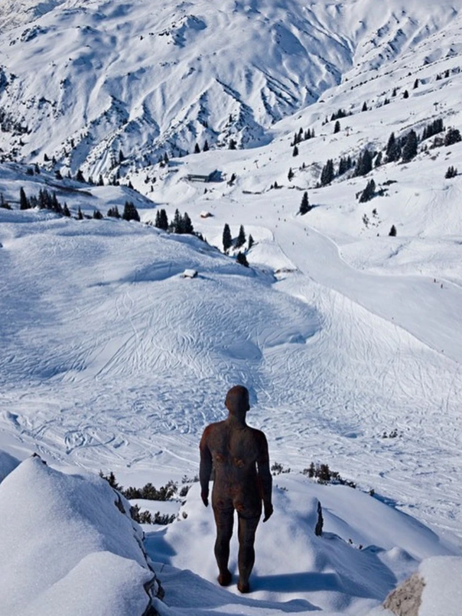 Antony Gormley's "Horizon Field"
